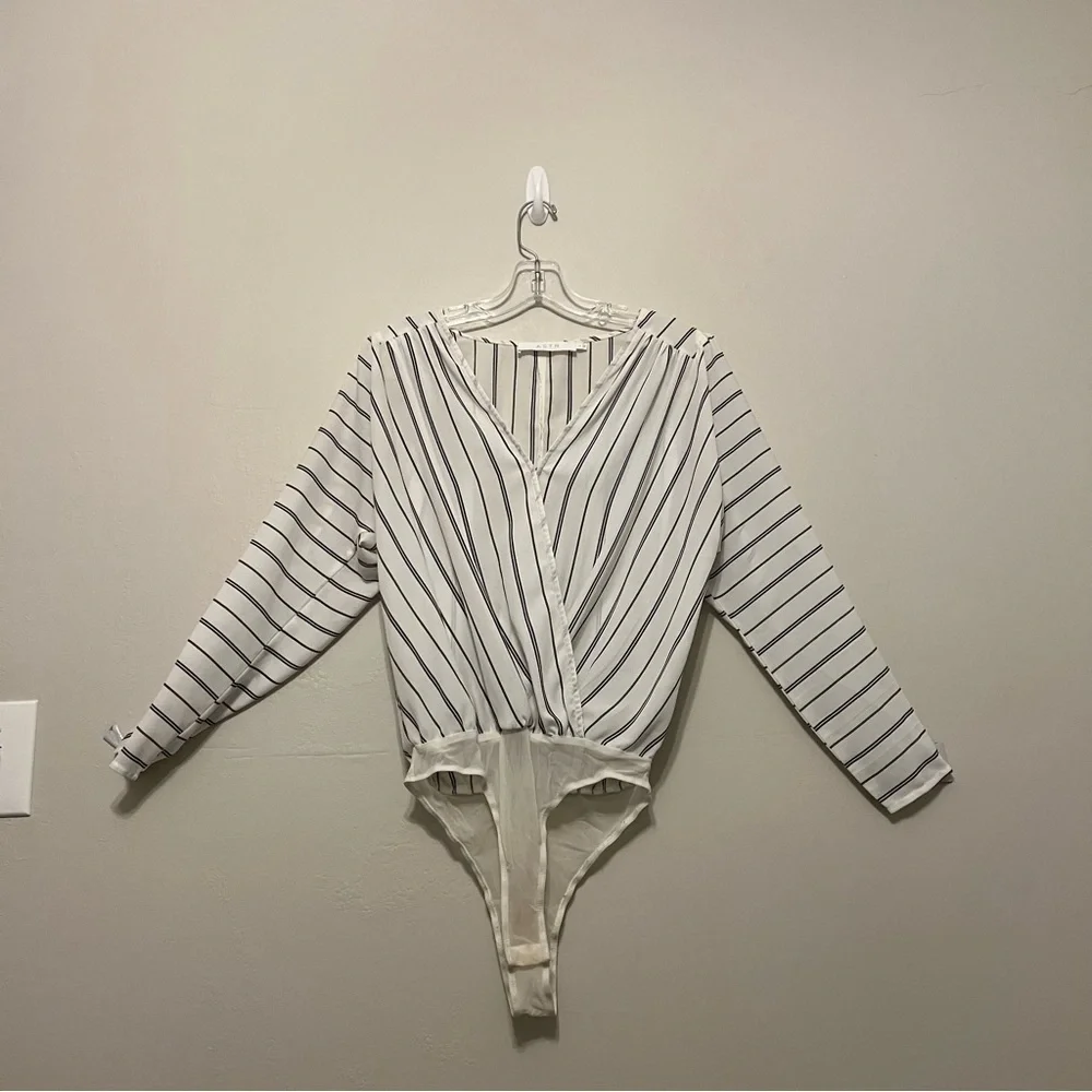 ASTR The Label‎ Women's Striped Wrap Front Bodysuit White Black Small